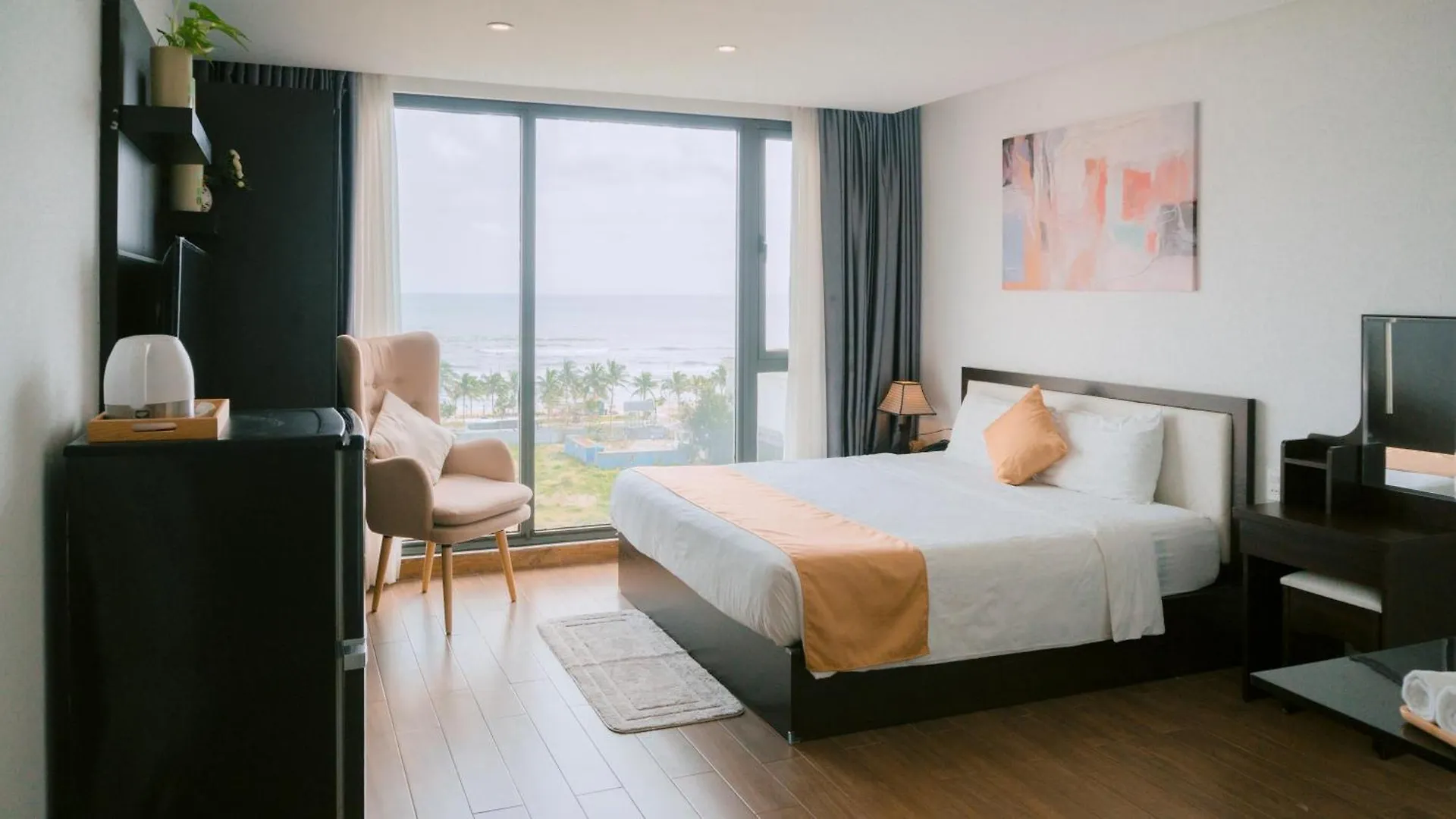 Horizon Front Beach Hotel Danang 3*,